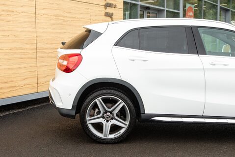 Mercedes-Benz GLA Class GLA 200 D 4MATIC AMG LINE EXECUTIVE 7
