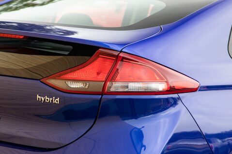 Hyundai IONIQ SE CONNECT MHEV 9