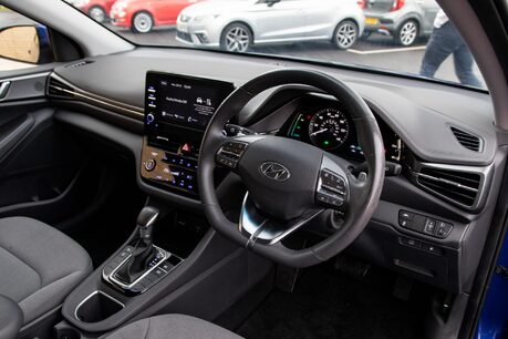 Hyundai IONIQ SE CONNECT MHEV
