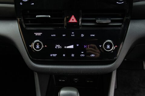 Hyundai IONIQ SE CONNECT MHEV 32