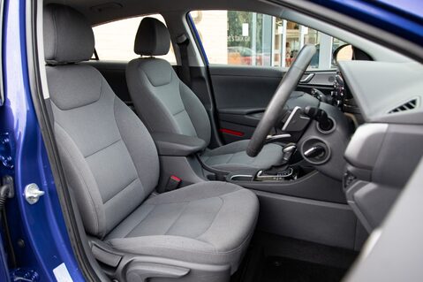 Hyundai IONIQ SE CONNECT MHEV 30