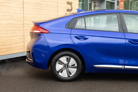 Hyundai IONIQ SE CONNECT MHEV 7