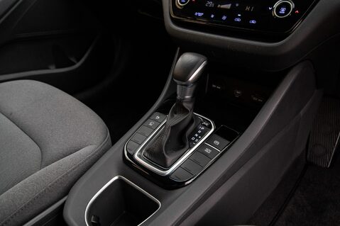 Hyundai IONIQ SE CONNECT MHEV 31