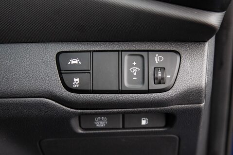 Hyundai IONIQ SE CONNECT MHEV 16