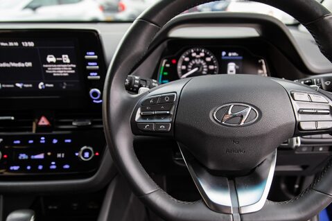Hyundai IONIQ SE CONNECT MHEV 19
