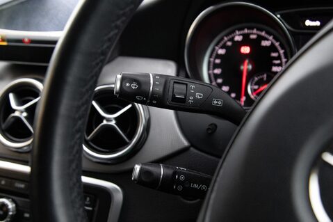 Mercedes-Benz GLA Class GLA 180 URBAN EDITION 17