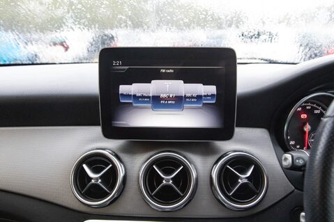 Mercedes-Benz GLA Class GLA 180 URBAN EDITION 21