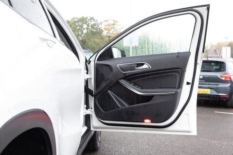 Mercedes-Benz GLA Class GLA 180 URBAN EDITION 14