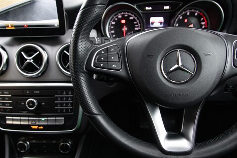 Mercedes-Benz GLA Class GLA 180 URBAN EDITION 18