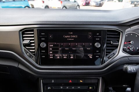 Volkswagen T-Roc SE TSI 23