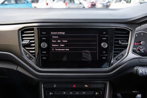 Volkswagen T-Roc SE TSI 27