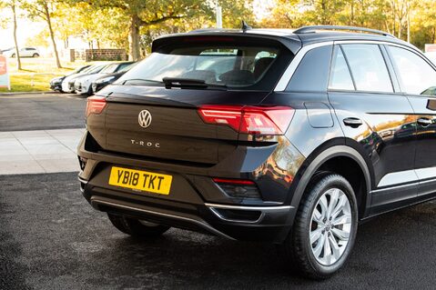 Volkswagen T-Roc SE TSI 8
