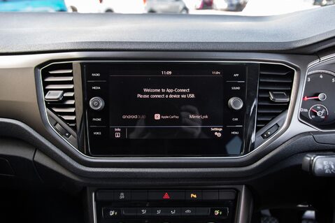 Volkswagen T-Roc SE TSI 26