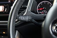 Volkswagen T-Roc SE TSI 17