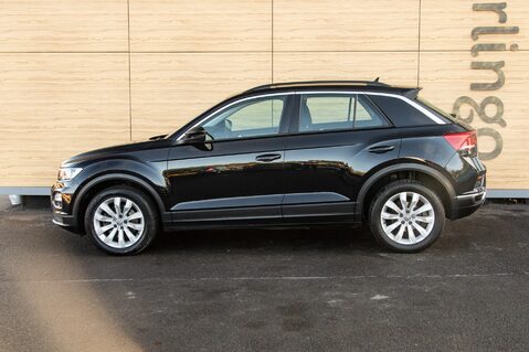 Volkswagen T-Roc SE TSI 13