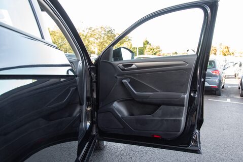 Volkswagen T-Roc SE TSI 14