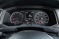 Volkswagen T-Roc SE TSI 15