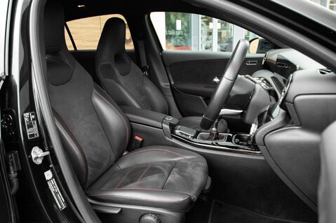 Mercedes-Benz A Class A 200 AMG LINE EXECUTIVE 32