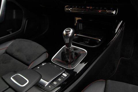 Mercedes-Benz A Class A 200 AMG LINE EXECUTIVE 33