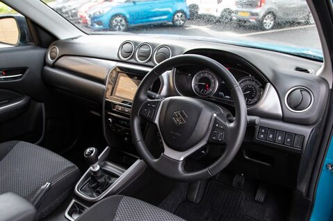Suzuki Vitara SZ-T BOOSTERJET MHEV 4