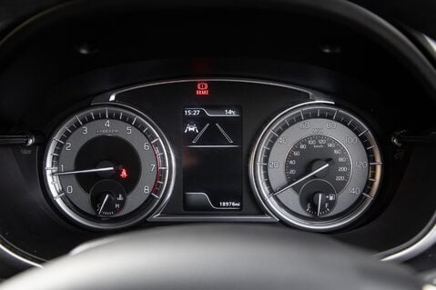 Suzuki Vitara SZ-T BOOSTERJET MHEV 15