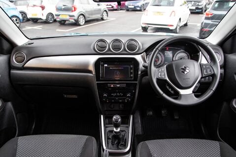 Suzuki Vitara SZ-T BOOSTERJET MHEV 3