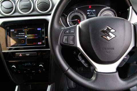 Suzuki Vitara SZ-T BOOSTERJET MHEV 19