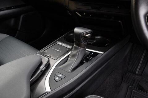 Lexus Ux 250H 34