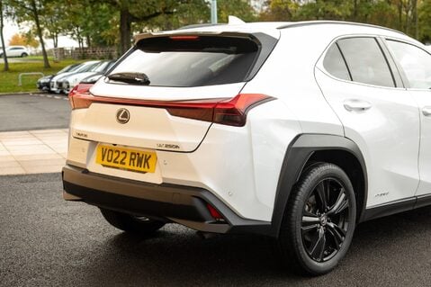 Lexus Ux 250H 8