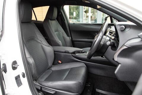 Lexus Ux 250H 33