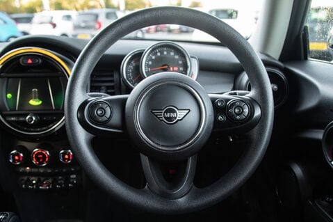Mini Hatch COOPER CLASSIC 21