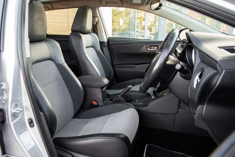 Toyota Auris VVT-I EXCEL TOURING SPORTS TSS 29