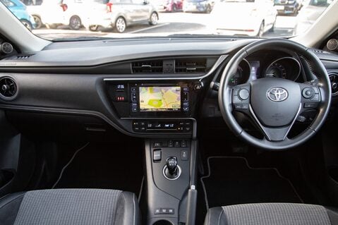 Toyota Auris VVT-I EXCEL TOURING SPORTS TSS 3