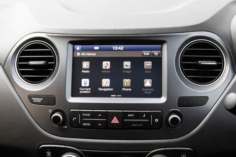Hyundai i10 PREMIUM SE 24