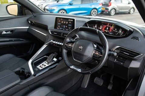 Peugeot 3008 PURETECH S/S GT LINE PREMIUM 4