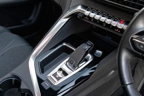 Peugeot 3008 PURETECH S/S GT LINE PREMIUM 33