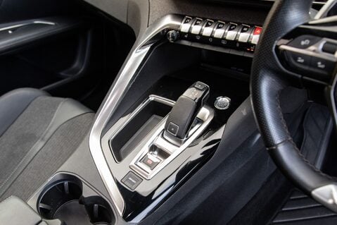 Peugeot 3008 PURETECH S/S GT LINE PREMIUM 33