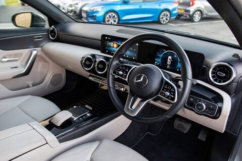 Mercedes-Benz A Class A 180 SPORT EXECUTIVE EDITION 4