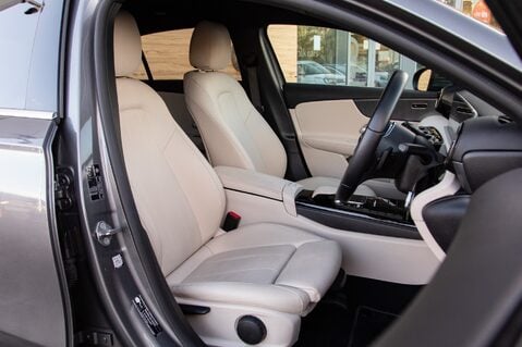 Mercedes-Benz A Class A 180 SPORT EXECUTIVE EDITION 33