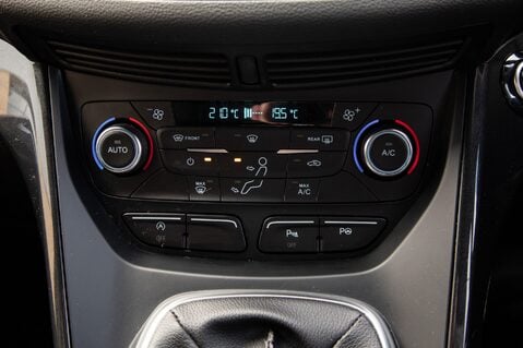 Ford Kuga ST-LINE TDCI 32