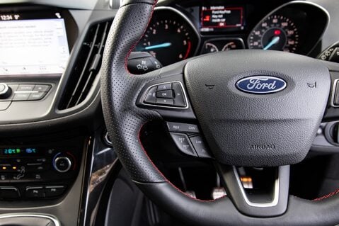 Ford Kuga ST-LINE TDCI 19