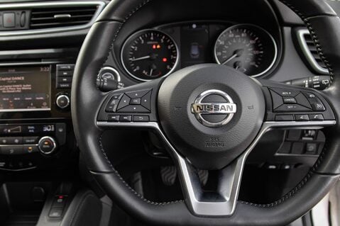 Nissan Qashqai DIG-T N-CONNECTA 19