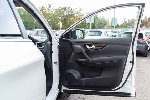 Nissan Qashqai DIG-T N-CONNECTA 14