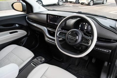 Fiat 500e LA PRIMA 4