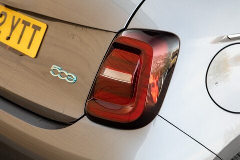 Fiat 500e LA PRIMA 9