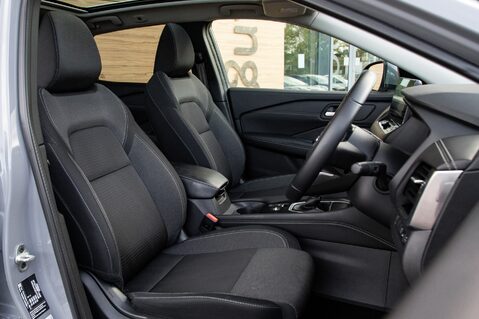 Nissan Qashqai DIG-T N-CONNECTA MHEV 32