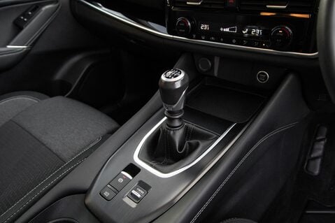 Nissan Qashqai DIG-T N-CONNECTA MHEV 34