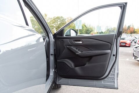 Nissan Qashqai DIG-T N-CONNECTA MHEV 14