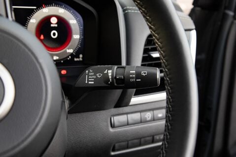 Nissan Qashqai DIG-T N-CONNECTA MHEV 18