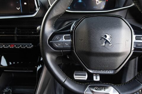 Peugeot 208 GT LINE 19